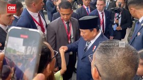 VIDEO: Bertemu Prabowo di Hotel, Anak Diaspora Ini Minta Lego