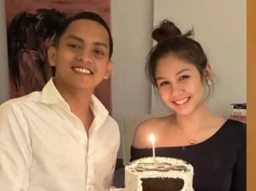img-title Pria yang Digandeng Vanesha Prescilla di Nikahan Al Ghazali Adalah Pembalap Muda
