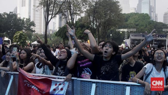 Usai keseruan Allo Bank Festival 2025 hari pertama, pada Minggu 22 Juni 2025 ini Istora Senayan juga akan semakin panas dengan penampilan artis ternama.