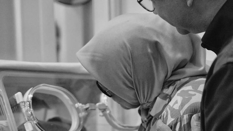 Anies Baswedan umumkan kelahiran cucu pertama.