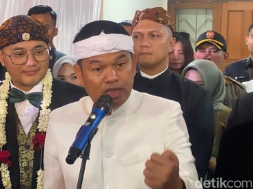 Reaksi Dedi Mulyadi Disiram Air Saat Kunjungan Kerja di Bekasi