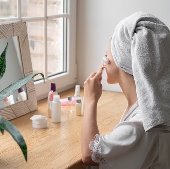 7 Kesalahan Perawatan Wajah yang Sering Dilakukan Tanpa Sadar, Bikin Kulit Gagal Glowing!