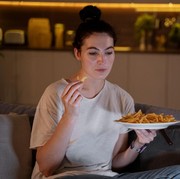 3 Jenis Makanan yang Bisa Memperparah Kondisi Jerawat