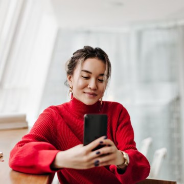 Apakah Normal Sering Melihat Instagram Story Sendiri? Ini Menurut Psikolog
