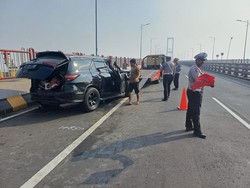 Ini Dugaan Penyebab Fortuner Tabrak Pembatas di Jembatan Suramadu