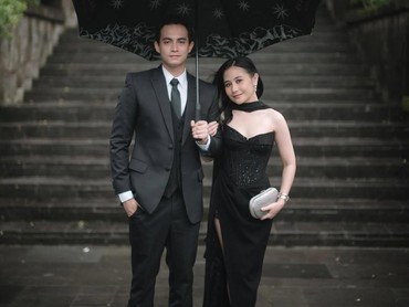 img-title Pacaran dengan Omara Esteghlal, Prilly Latuconsina Bahas Dream Wedding