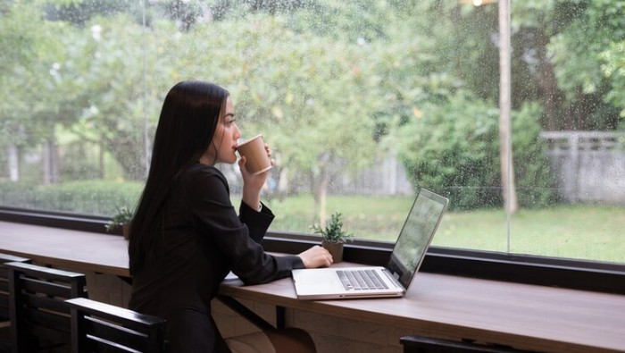img-title Kerja Sambil Ngopi? Ini 5 Zodiak yang Paling Nyaman Work from Cafe