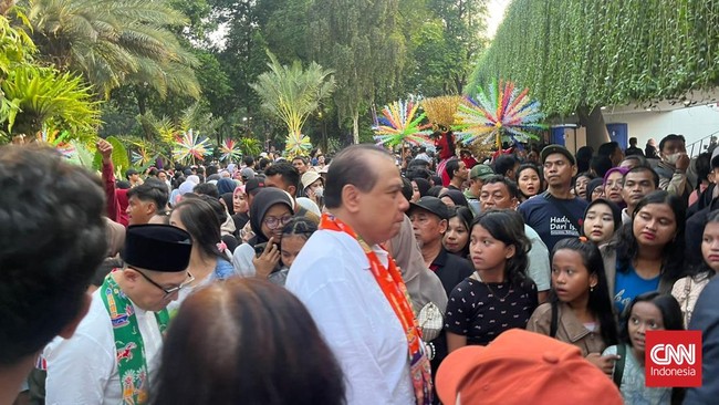 Chairman CT Corp, Chairul Tanjung, hadir di HUT ke-498 DKI Jakarta. Perayaan di Lapangan Banteng dimeriahkan oleh berbagai pertunjukan dan musisi ternama.