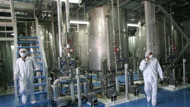 Iran akan mempertimbangkan untuk mengurangi pengayaan uraniumnya apabila Amerika Serikat mencabut semua sanksi terhadap Teheran.