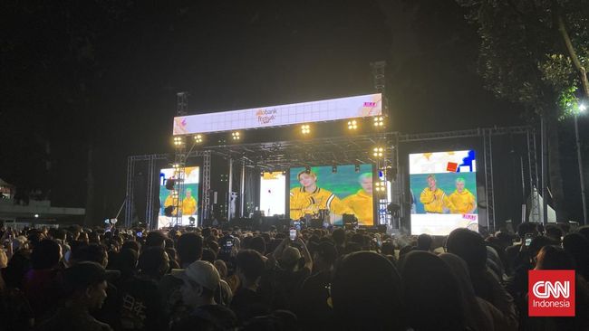 TREASURE beraksi di hari kedua Allo Bank Festival 2025 dengan membawakan lagu berjudul King Kong yang mengobati rasa rindu para Teume alias fannya.