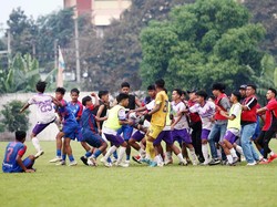 Diwarnai Baku Hantam, Tim Sepakbola Kota Malang Kalahkan Bojonegoro 2-0
