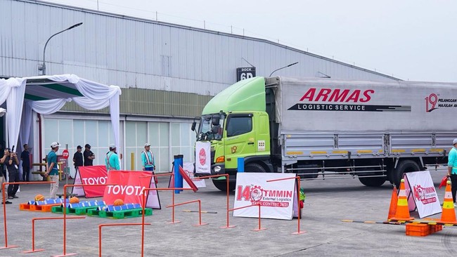 Toyota Gelar Adu Skill Ribuan Peserta Mitra Logistik Logistic Skill Contest yang digelar TMMIN pada tahun ini merupakan yang ke-14 dan diikuti 1.155 peserta dari 31 mitra logistik.