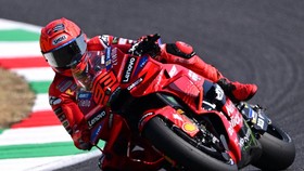 Hasil Sprint Race MotoGP Belanda: Marquez Menang, Quartararo Jatuh
