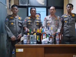 2 Pria di Depok Jual Miras Berkedok Toko Jamu, Ribuan Botol Disita