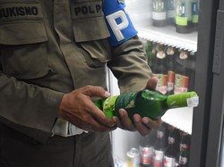 Toko Kelontong di Surabaya Ini Bandel Jual Mihol padahal Pernah Disegel