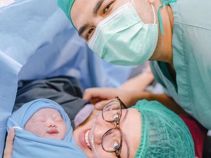 5 Potret Noa Cucu Laki-laki Tora Sudiro, Gaya Tidurnya Curi Perhatian