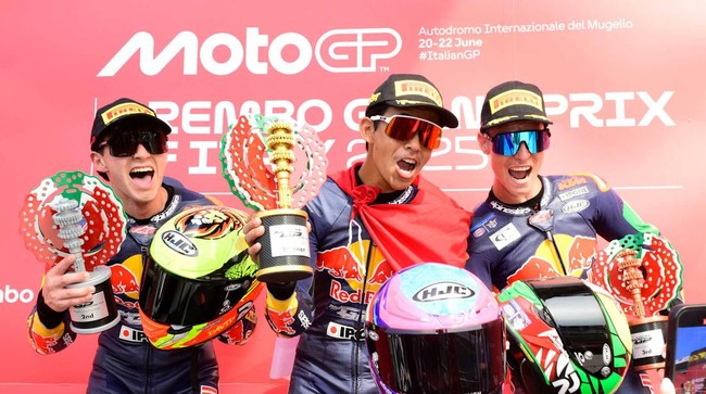Profil Veda Ega Pratama, Pembalap Indonesia Cetak Sejarah di Mugello Pembalap Indonesia Veda Ega Pratama berhasil mengukir sejarah usai back to back juara di Red Bull Rookies Cup (RBRC) Italia 2025. Berikut profil sang pembalap.