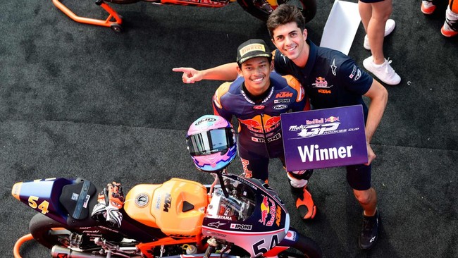 Veda Pratama Back to Back Juara Red Bull Rookies Mugello Pembalap Indonesia, Veda Ega Pratama berhasil back to back juara di Red Bull Rookies Cup 2025 di Sirkuit Mugello pada Minggu (22/6).