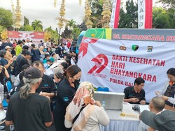 Warga Antusias Manfaatkan Pelayanan Publik Polda Bali di Car Free Day Renon