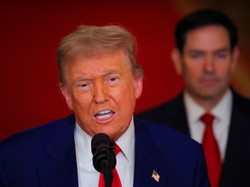 Sambil Unjuk Gigi Kekuatan Militernya, Trump Beri Ancaman untuk Iran