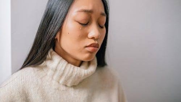 4 Zodiak yang Cenderung Memendam Perasaan, Siapa Saja Mereka?