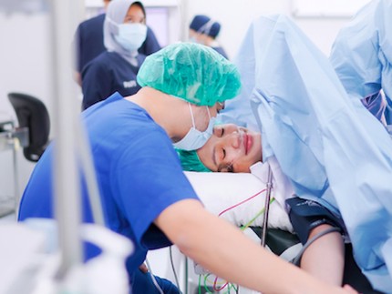 Acha Sinaga Sambut Kelahiran Baby Girl, Intip Potret Persalinan yang Penuh Perjuangan