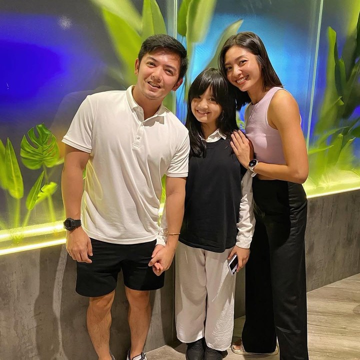 <p>Sejumlah mantan pasangan artis memutuskan untuk tetap menjalin hubungan baik demi membesarkan anak-anaknya. Hal inilah yang dilakukan juga oleh Nicky Tirta dan sang mantan istri, Liza Elly. (Foto: Instagram@lizaellyp)</p>