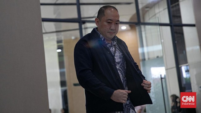 Direktur Utama PT Sritex, Iwan Kurniawan Lukminto, diperiksa keempat kalinya oleh Kejagung terkait kasus korupsi kredit. Kerugian negara hingga Rp692 miliar.