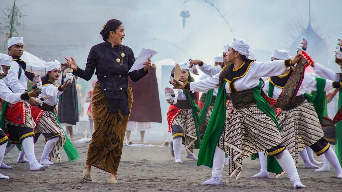 FOTO: Dongkrak Wisata Lewat Eksotika Bromo 2025