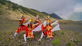FOTO: Dongkrak Wisata Lewat Eksotika Bromo 2025