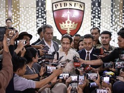 Setengah Hari Nadiem Makarim Diperiksa di Gedung Bundar