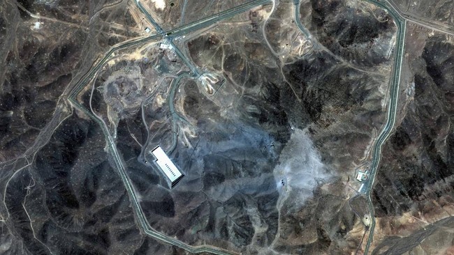 Badan nuklir PBB IAEA khawatir cadangan dan pengayaan uranium Iran berlanjut, mampu bikin hingga 9 bom nuklir.