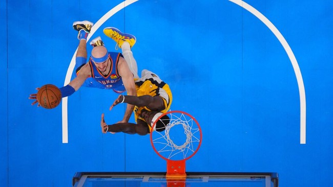 OKC Thunder Juara NBA 2025 Oklahoma City Thunder berhasil jadi juara NBA 2025 usai mengalahkan Indiana Pacers 103-91 dengan skor pada gim ketujuh final NBA, Senin (23/6).