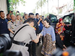 Momen Kapolri Bertemu Megawati di Ultah ke-100 Meri Hoegeng