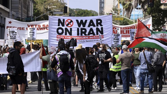 Ekonom menyebut perang Iran dan Israel bisa memicu perpecahan di antara negara anggota BRICS.