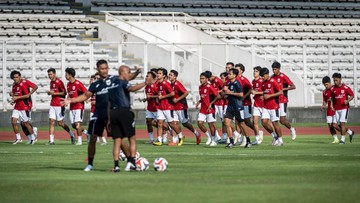 Berita Panas dari Dunia Sport CNN : Cerita Vanenburg Pilih Sendiri Semua Pemain Timnas U-23