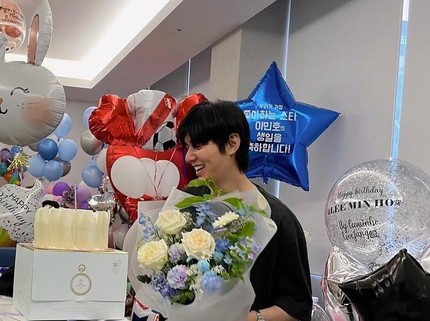 Lee Min Ho Ulang Tahun ke-38, Bagikan Foto Tumpukan Hadiah dari Penggemar