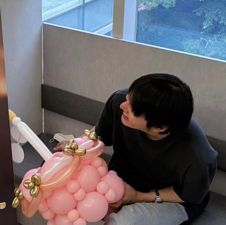 Selain itu, Lee Min Ho juga berharap para penggemar bisa merasakan bahagia seperti yang ia rasakan. (Foto: Instagram @actorleeminho)