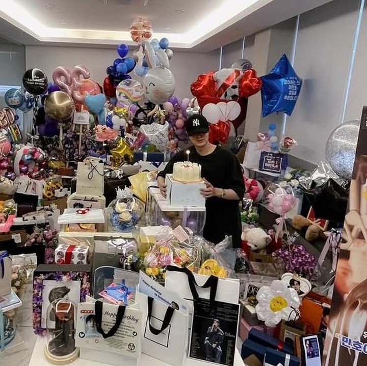 Lee Min Ho pun berterima kasih atas cinta yang telah diberikan para penggemar sehingga ia bisa tetap eksis hingga saat ini. (Foto: Instagram @actorleeminho)
