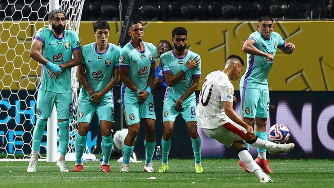 Tujuh tim tersingkir dari Piala Dunia Antarklub 2025, termasuk Wydad AC dan Al Ain. Juventus dan Man City lolos ke babak 16 besar.