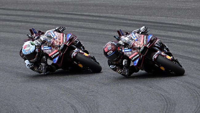 Pecco Bagnaia mengakui sulit untuk menjabarkan kendala yang ia hadapi sehingga tak bisa bersaing dengan Marc Marquez dan Alex Marquez di MotoGP Italia.