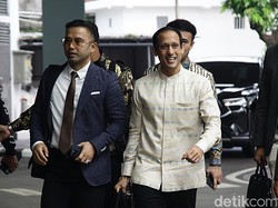 Video: Momen Nadiem Bawa Tas Hitam Besar saat Tiba di Kejagung