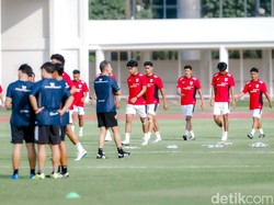 Susunan Tim Pelatih Timnas Indonesia U-23, Ada Simon Tahamata-Zulkifli Syukur