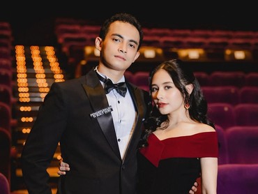 img-title Unggah Foto SIM, Muka Omara Esteghlal Disebut Prilly Latuconsina Mirip Tersangka