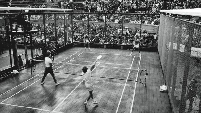 Padel: Olahraga Raket Kekinian yang Bikin Ketagihan! Sejarah & Kenapa Semakin Populer?