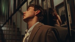The Kid LAROI Tampil Luwes di Video Klip Lagu Baru 'How Does It Feel'