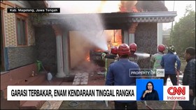 VIDEO: Garasi Terbakar, Enam Kendaraan Hanya Tinggal Rangka