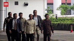 VIDEO: Nadiem Makarim Tiba di Kejagung Terkait Kasus Korupsi Laptop