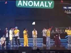 TREASURE Kena Virus Anomali di Allo Bank Festival 2025