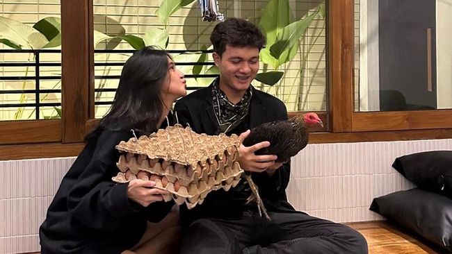Potret Ulang Tahun Nyoman Paul, Dapat Ayam Hidup dan Telur dari Keisya Levronka